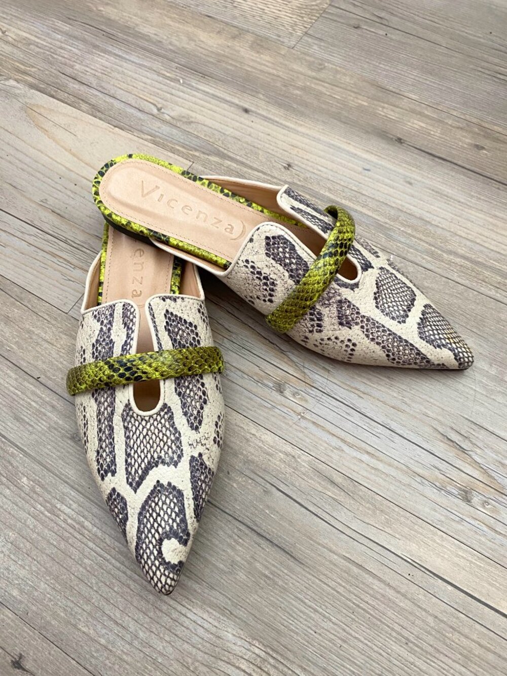 Vicenza Snakeskin Print Pointed Toe Flats Size 6
